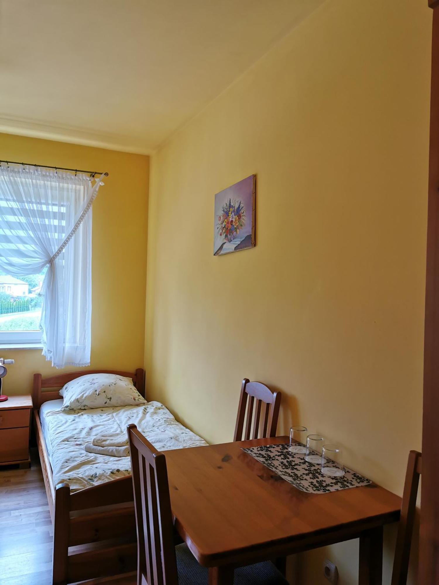 Rezydencja Pod Pieprzowkami Zalesie Gorzyckie Luaran gambar